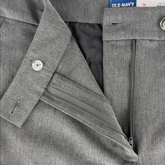 NWT! Old Navy Women's Charcoal Gray Mid-Rise Trouser Short - Picture 4 of 10